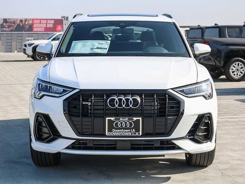 Used 2025 Audi Q3 2.0T Premium w/ Convenience Plus Package AWD/4WD image 2