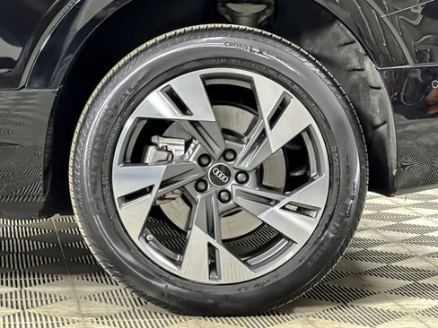 Used 2023 Audi e-tron Premium w/ Convenience Plus Package image 25