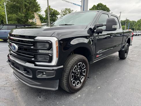 Used 2025 Ford F250 Platinum AWD/4WD image 3
