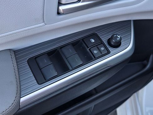 Certified 2026 Toyota Sienna XLE FWD image 10