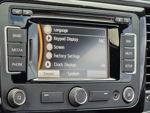 Used 2015 Volkswagen Beetle TDI image 43