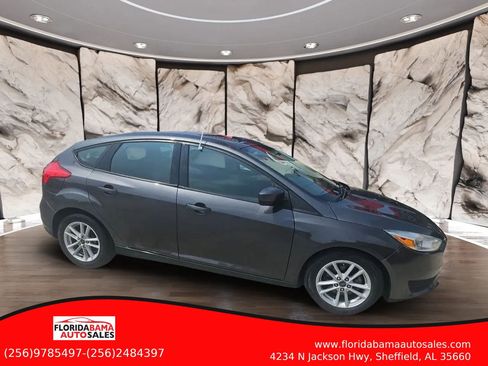 Used 2018 Ford Focus SE FWD image 1