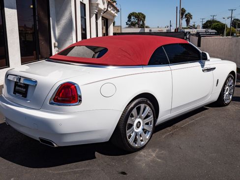 Used 2017 Rolls-Royce Dawn image 11