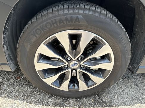 Used 2025 Subaru Outback Limited AWD/4WD image 9