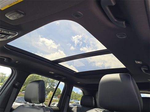 New 2025 Jeep Grand Cherokee Limited image 9