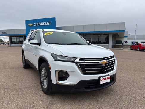 Used 2023 Chevrolet Traverse LT FWD image 2