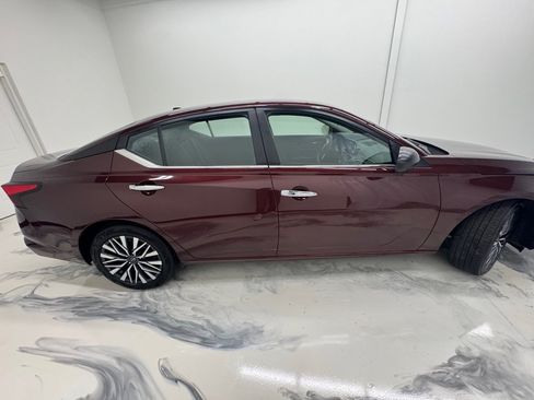 Used 2025 Nissan Altima 2.5 SV FWD image 9