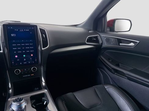 Used 2022 Ford Edge ST image 23