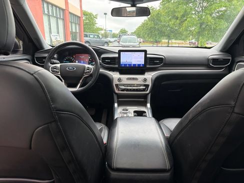 Used 2023 Ford Explorer XLT w/ Equipment Group 202A AWD/4WD image 37