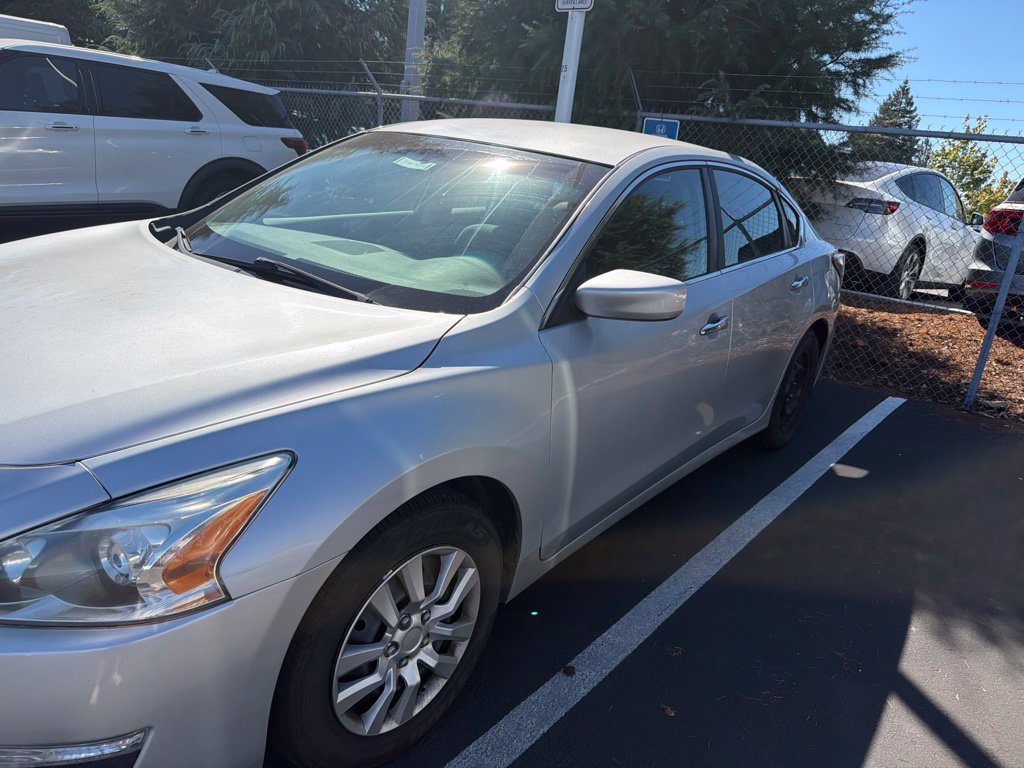 Used 2015 Nissan Altima 2.5 S w/ Power Driver Seat Package FWD image 2