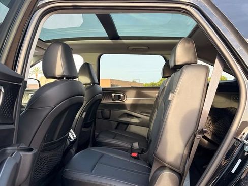 Used 2025 Kia Sorento EX w/ Panoramic Sunroof Package FWD image 12