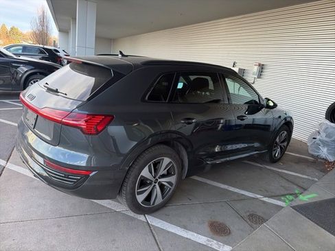 Certified 2024 Audi Q8 e-tron Premium image 5