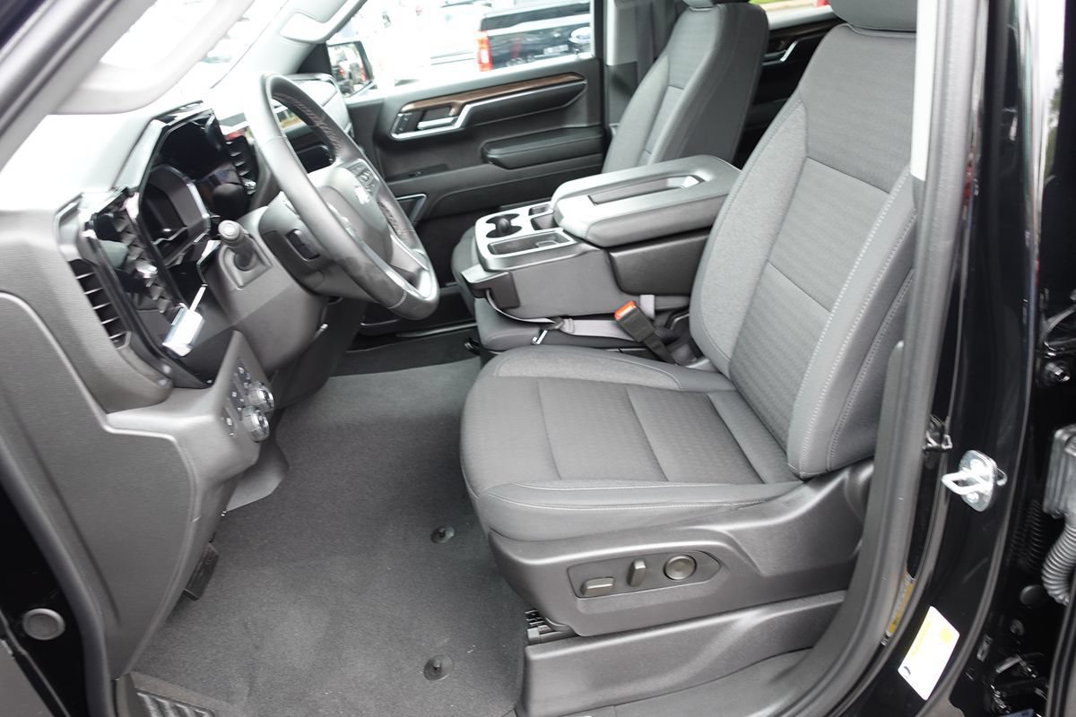 Used 2024 Chevrolet Silverado 1500 LT AWD/4WD image 18