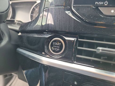 Used 2024 Nissan Pathfinder SV FWD image 27