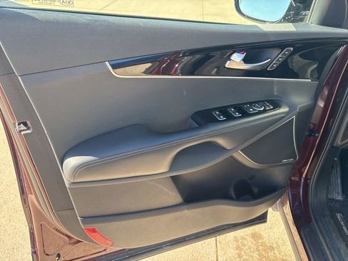 Used 2019 Kia Sorento SX w/ SX Touring Package image 13
