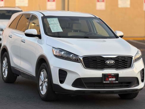 Used 2020 Kia Sorento LX FWD image 4