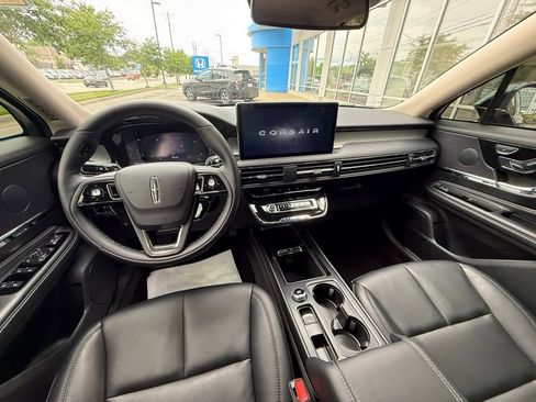Used 2025 Lincoln Corsair AWD image 6