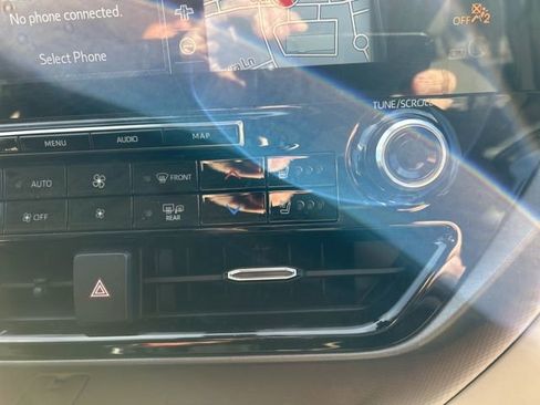 Used 2022 Toyota Highlander Limited image 19