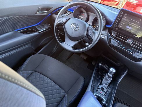 Used 2020 Toyota C-HR XLE FWD image 15