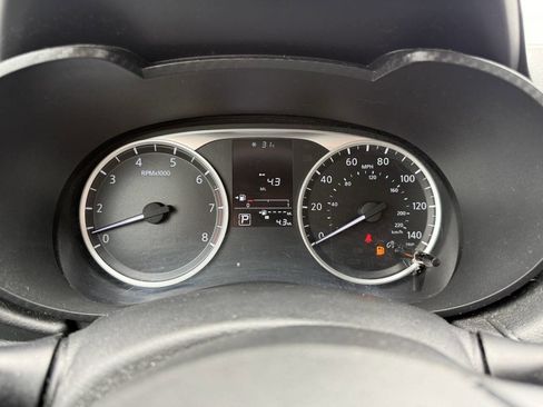 Used 2022 Nissan Versa S image 21