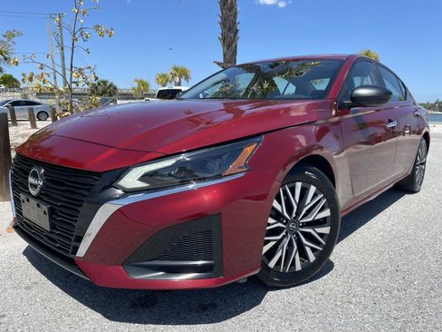 Used 2024 Nissan Altima 2.5 SV FWD image 1