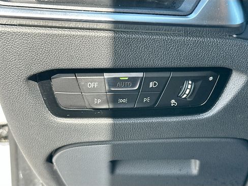 Used 2019 BMW 330i Sedan w/ Premium Package RWD image 10