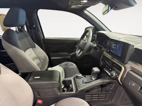 Used 2025 Toyota Tacoma TRD Sport image 16