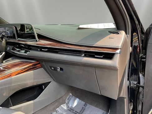 Used 2022 Cadillac Escalade Premium Luxury AWD/4WD image 26