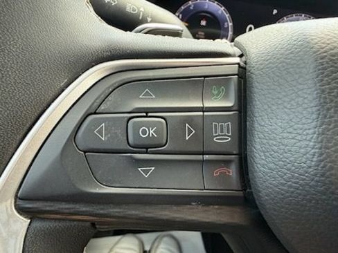 Used 2024 Jeep Grand Cherokee Altitude AWD/4WD image 36