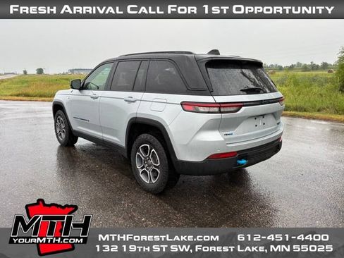 Used 2023 Jeep Grand Cherokee Trailhawk w/ Advanced Protech Group II AWD/4WD image 6