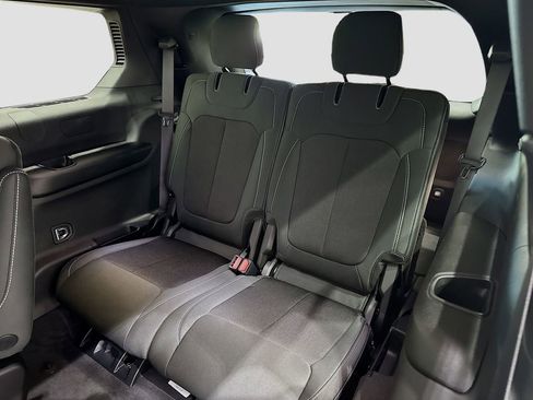 New 2025 Jeep Grand Cherokee L Laredo image 13