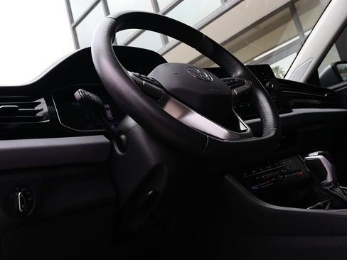 Used 2025 Volkswagen Jetta SE FWD image 40