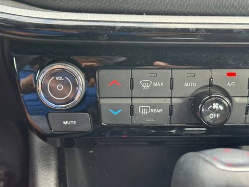 Certified 2025 Jeep Compass Trailhawk AWD/4WD image 34