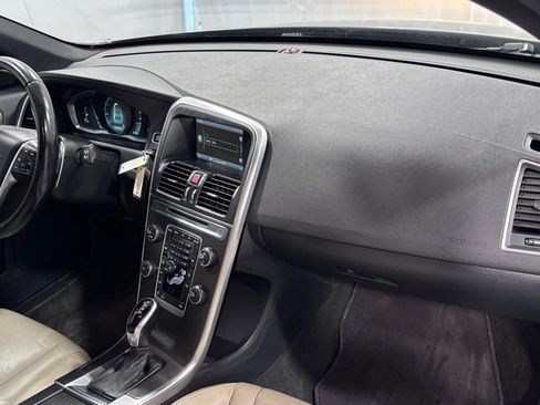 Used 2015 Volvo XC60 T6 Premier Plus image 19