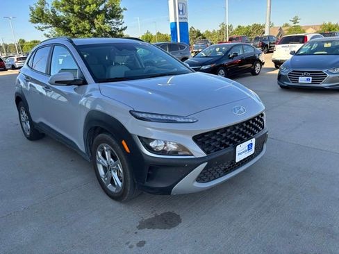 Used 2023 Hyundai Kona SEL AWD/4WD image 3