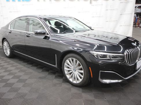 Used 2022 BMW 740i xDrive w/ Premium Package AWD/4WD image 10