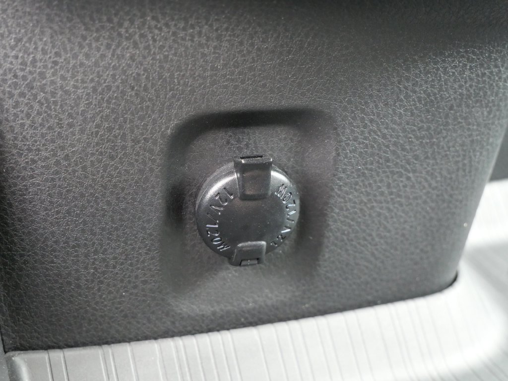 Certified 2025 Toyota Sienna XLE FWD image 30