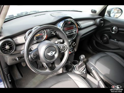 Used 2015 MINI Cooper 4-Door Hardtop w/ Premium Package FWD image 25