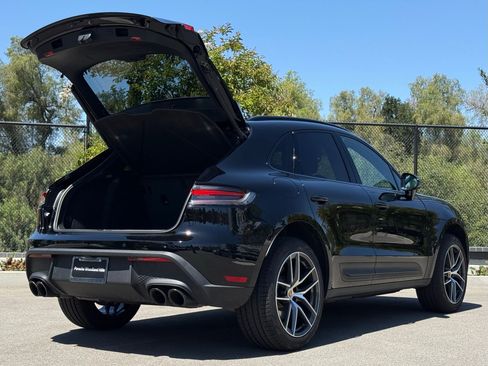 Used 2026 Porsche Macan AWD/4WD image 32