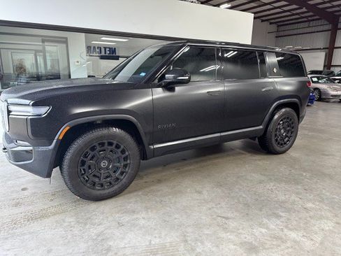 Used 2026 Rivian R1S Premium AWD/4WD image 3