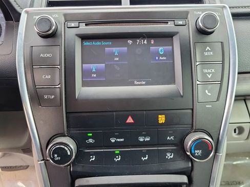 Used 2016 Toyota Camry LE image 19