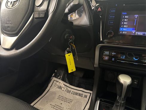 Used 2018 Toyota Corolla LE image 30