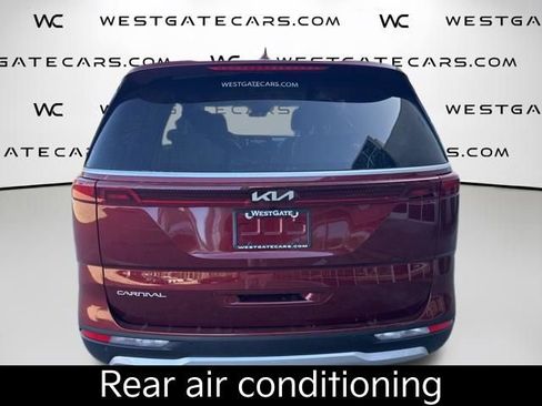 Used 2024 Kia Carnival EX FWD image 10