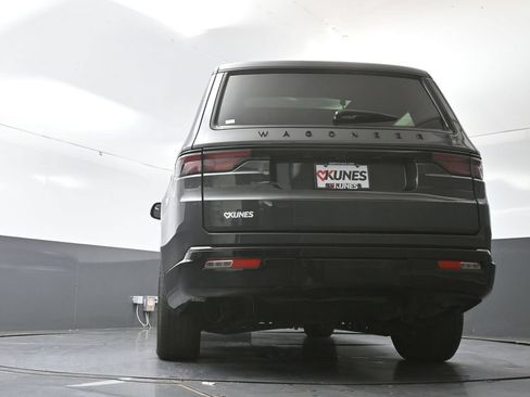 Used 2024 Jeep Wagoneer Series II AWD/4WD image 58