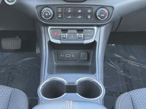 Used 2024 GMC Terrain SLE FWD image 4