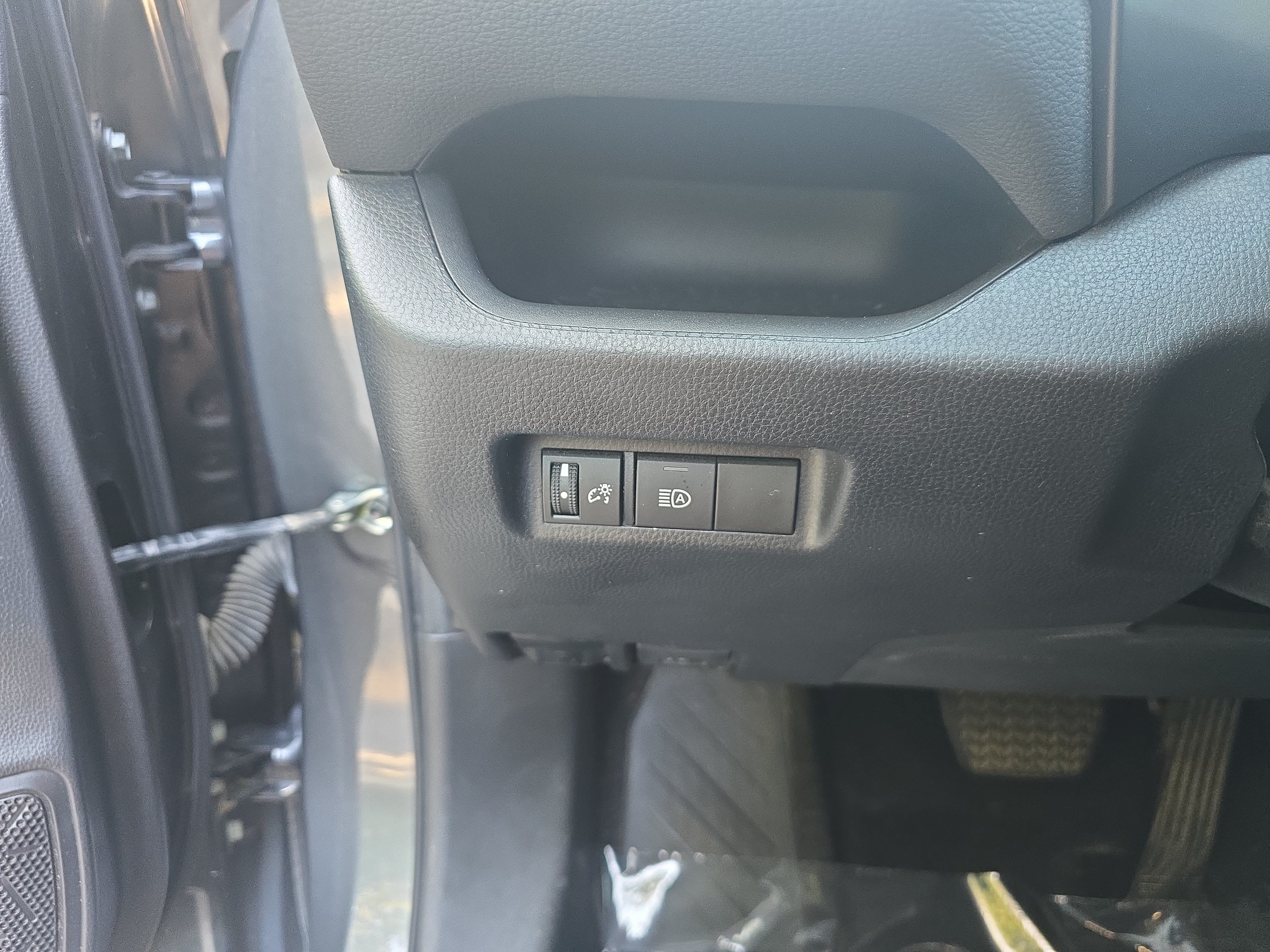 Used 2022 Toyota RAV4 LE FWD image 27
