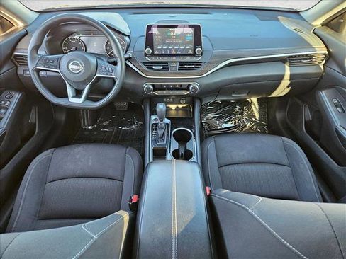 Used 2024 Nissan Altima 2.5 SV image 15