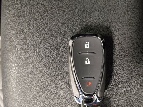 Used 2023 Chevrolet Equinox LS image 32