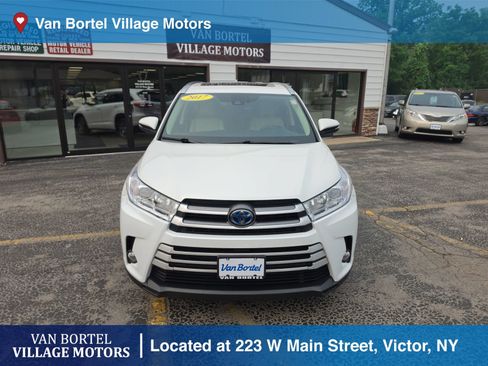 Used 2017 Toyota Highlander XLE AWD/4WD image 2