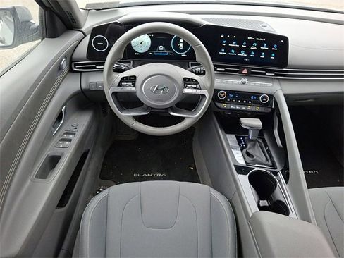 Certified 2023 Hyundai Elantra SEL w/ Convenience Package image 11